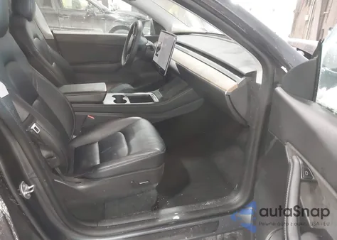 2021 Tesla Model Y Long Range Dual Motor All-Wheel Drive z USA, uszkodzony, nr VIN 5YJYGDEE9MF239614